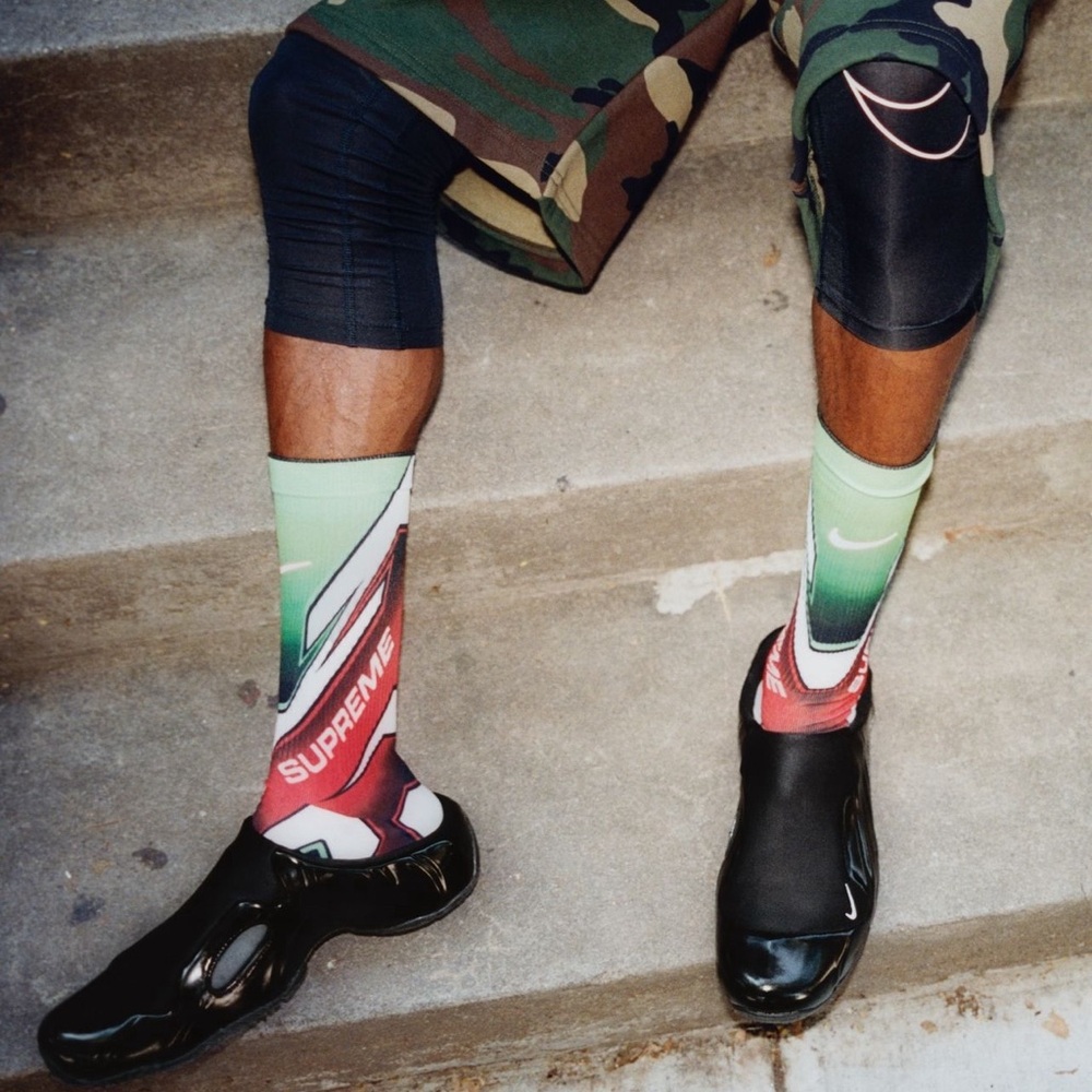Supreme Nike socks. Green/ Red. Men 6-7.5- YTH 6Y-7.5Y